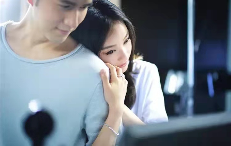 弃貌美娇妻,娶做饭女工,创业先锋颠覆三观的做法真的看不懂