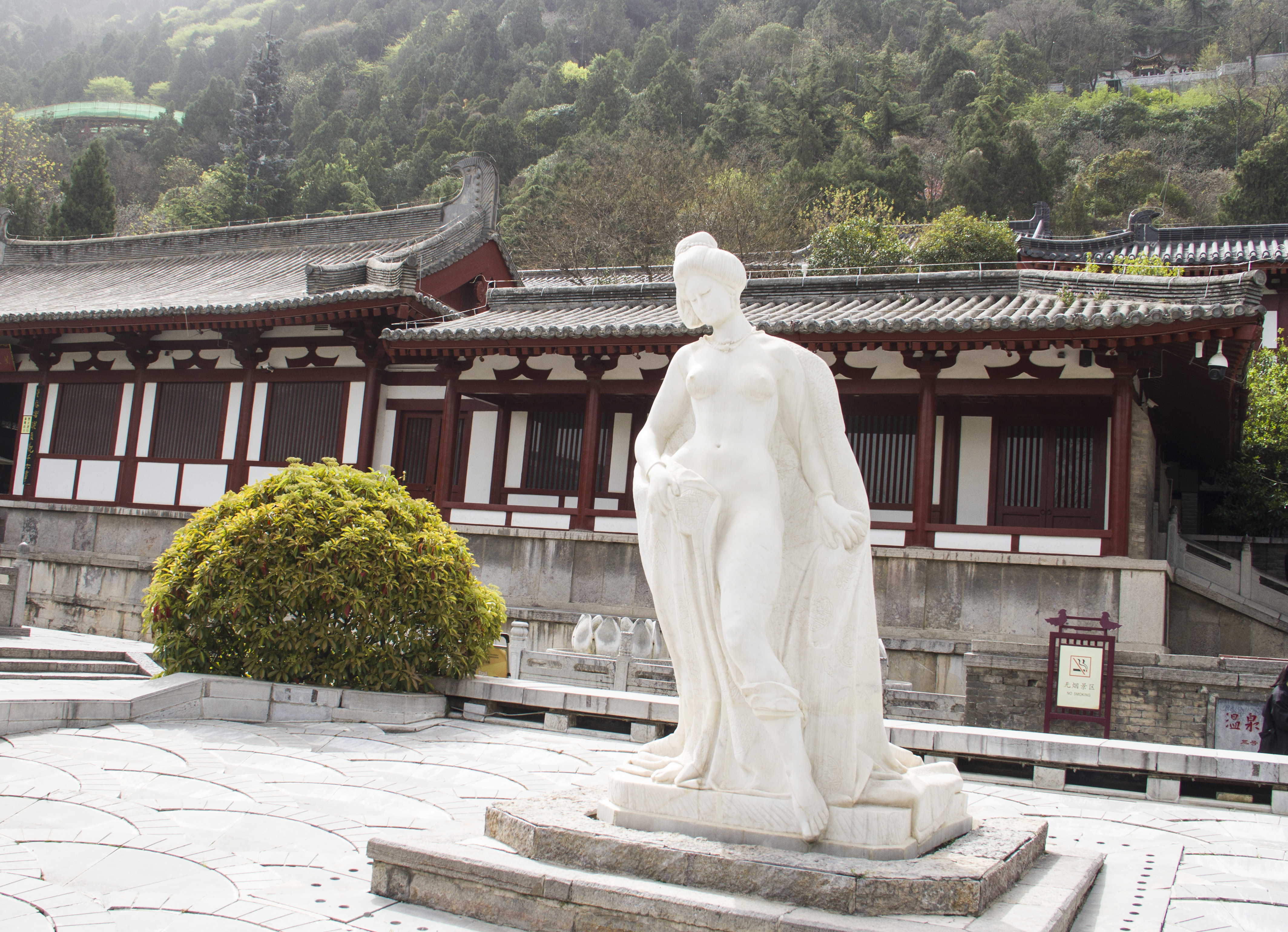 写杨贵妃华清池的诗,华清池赞美杨贵妃的诗