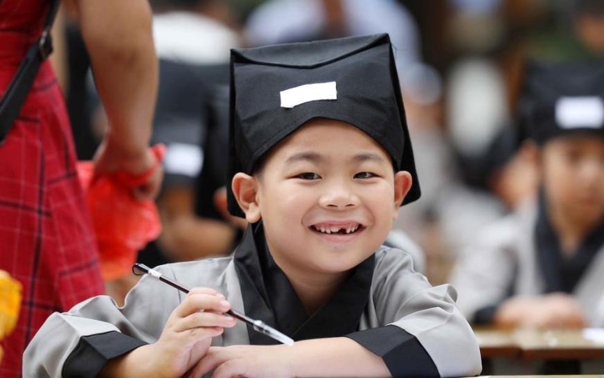 为求创意,父母为学生起名“鱼鱻䲜”,各科老师表示头疼