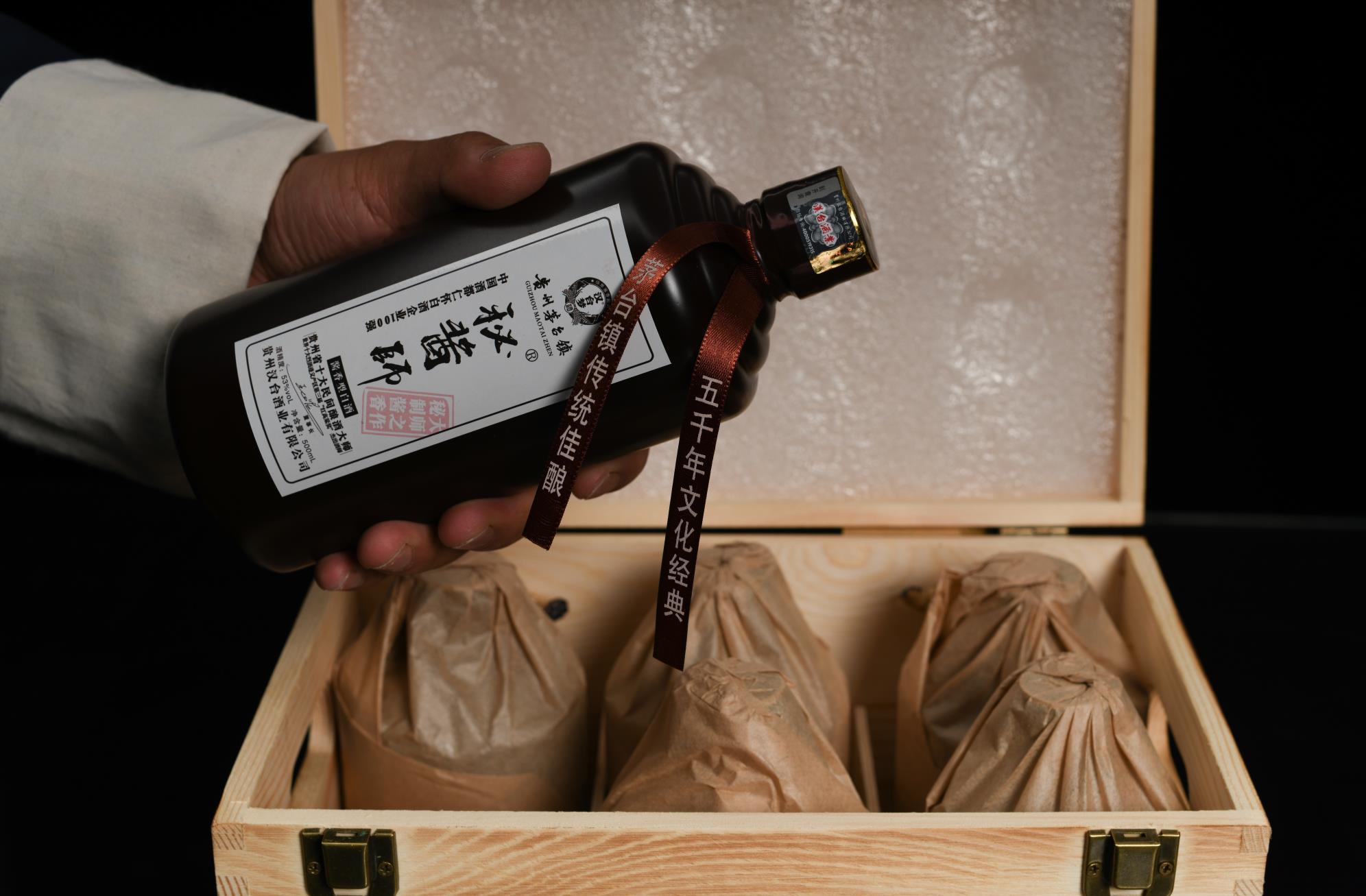 家里白酒怎么保存最好,家庭白酒怎么储存不跑酒