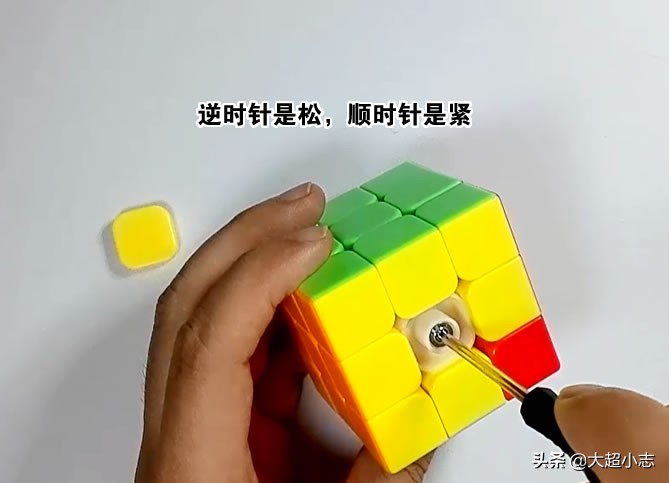 三阶魔方有两个角乱了怎么恢复,三阶魔方有一个角块如何复原