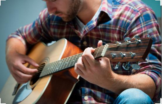 怎样学习弹吉他基础教程,如何正确学会弹吉他谱