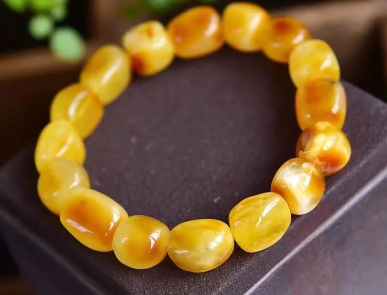 珠宝新贵：蜜蜡「mìlà」