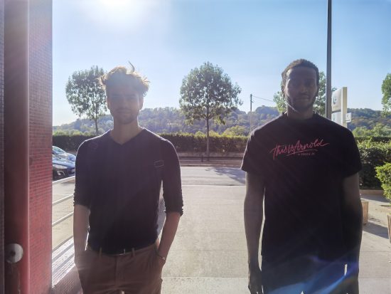 手机摄像头刮花了影响拍照吗,手机摄像头玻璃刮花有影响吗