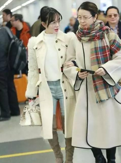 李小璐外套羽绒服,李小璐衣服20万