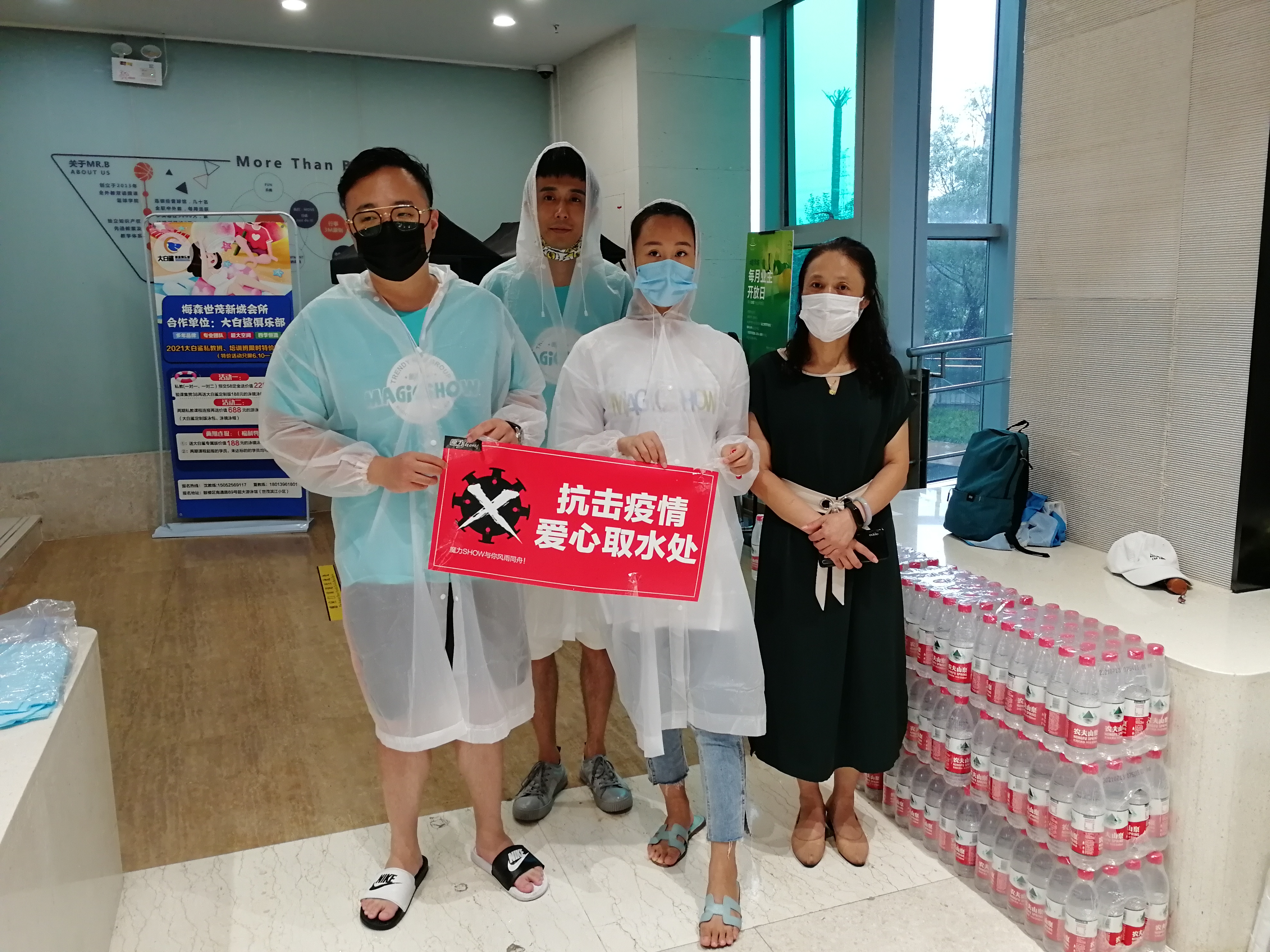 区街新闻|70多幅照片记录世茂滨江社区辖内志愿者,南京感谢你们