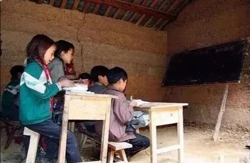 这位民师大姐,曾既教书又扫盲,获省教委表彰,是省三八红旗手