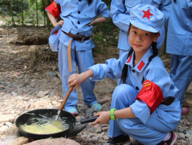 为什么现在中国父母带孩子这么累？究其根本，改变教导方式是关键