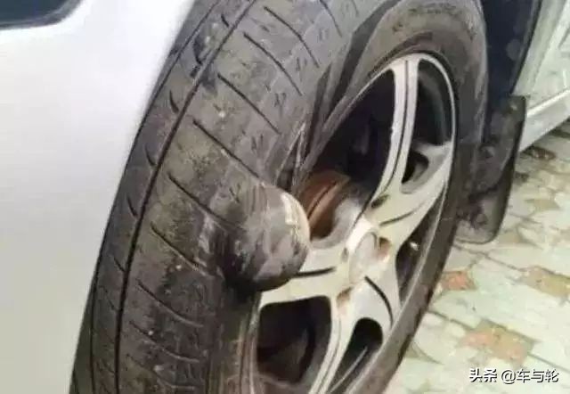 小车轮胎划破了怎么补最好,胎侧破了能补吗