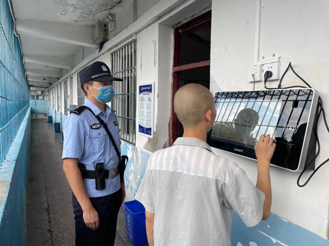 监狱里坐牢的真实感觉,监狱坐牢真实生活