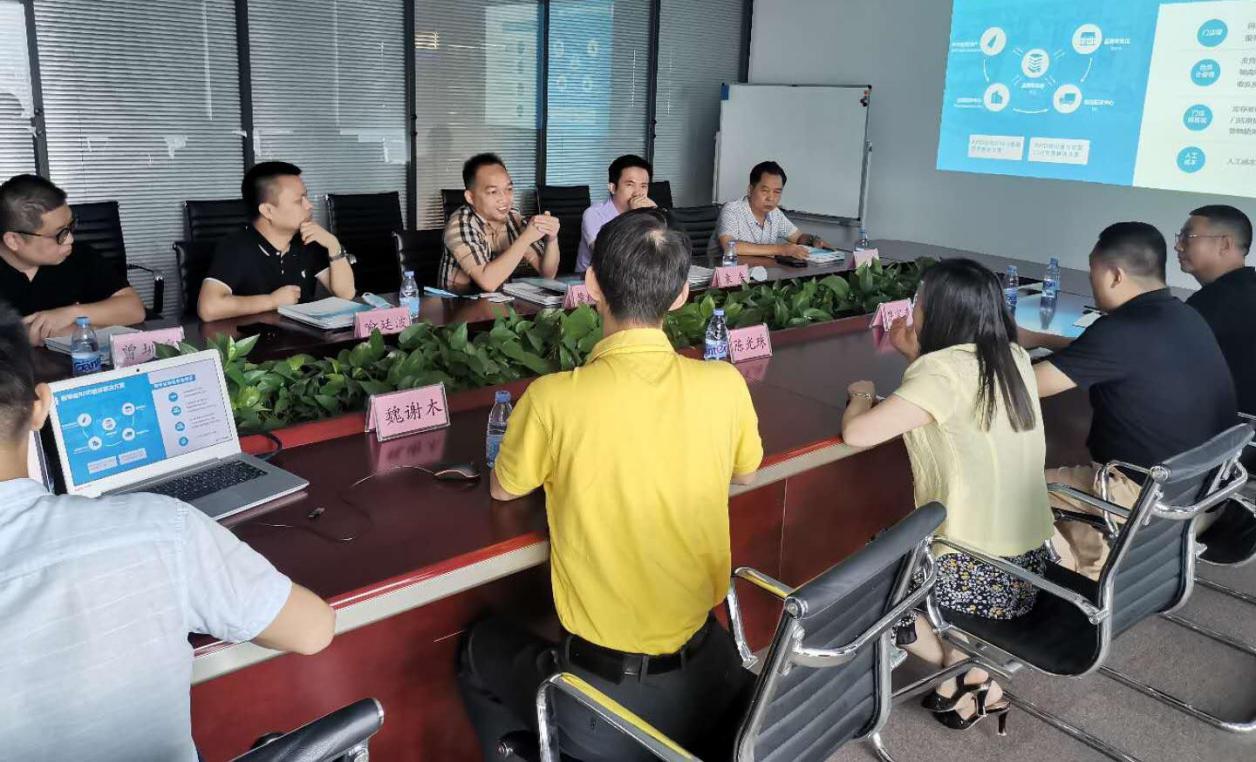 国药集团中盟本草董事长黄焕宏莅临云辉牧联调研中药材溯源系统