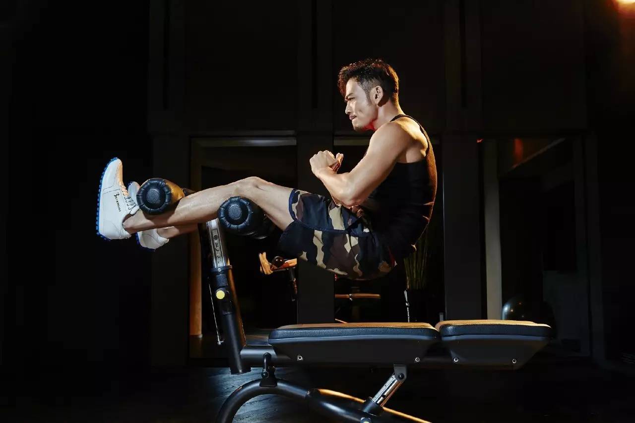 刘奕君杨烁朱亚文行走的荷尔蒙,行走的荷尔蒙杨烁和靳东谁更帅