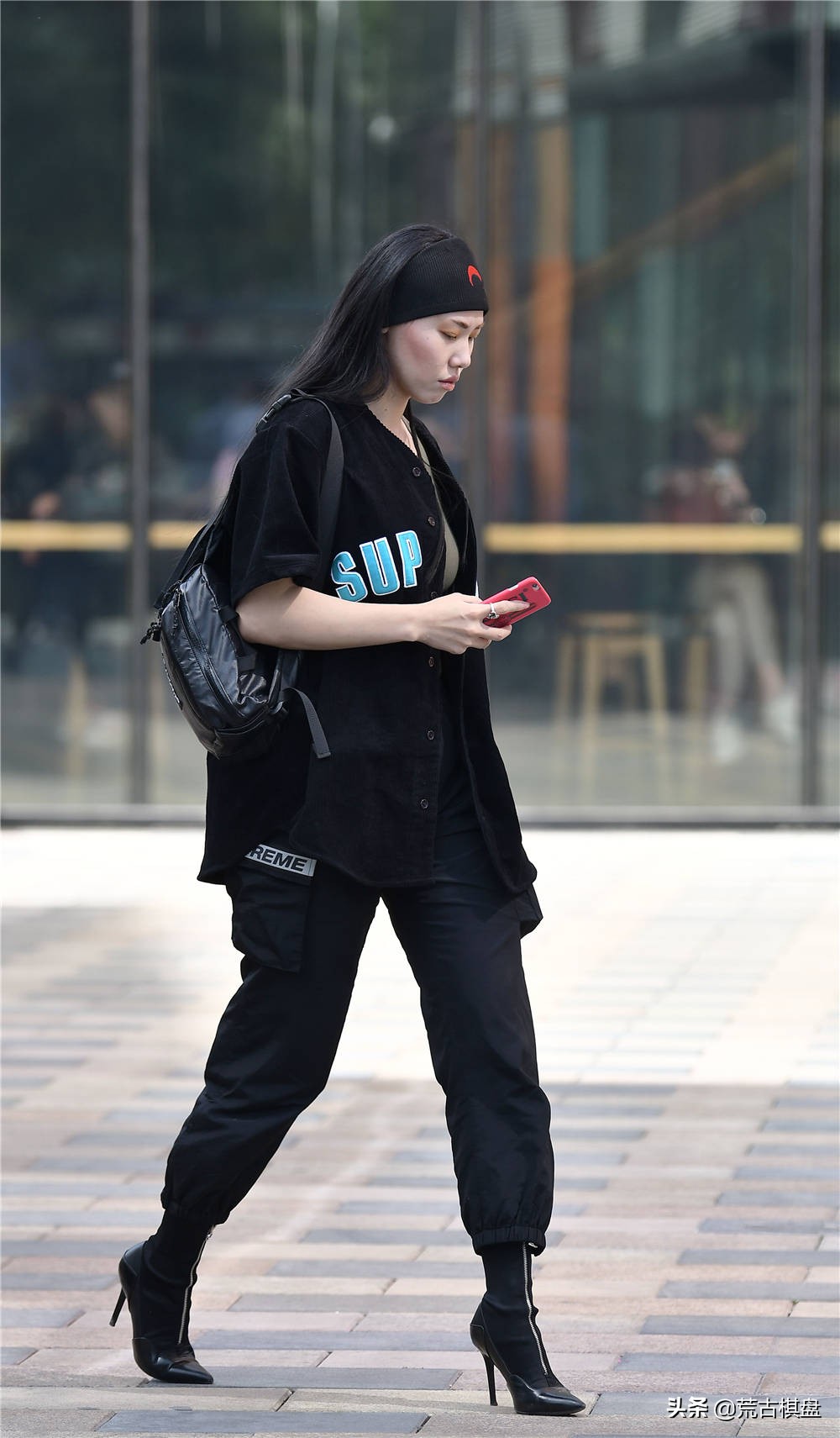 细跟尖头短靴搭配什么裤子好看,尖头细跟短靴搭配冬季