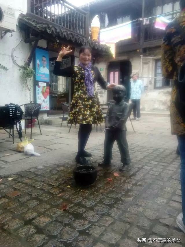 可爱的少妇自拍越来越丰满越来越成熟了