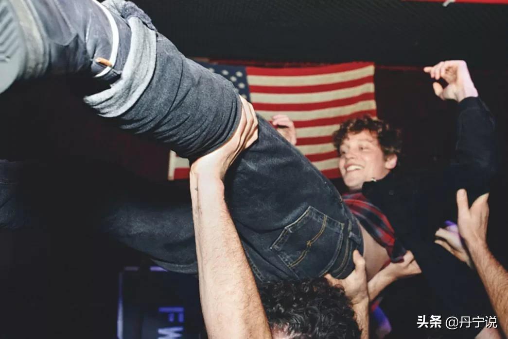 复古牛仔裤为什么又重新流行起来了呢？穿得越久越香