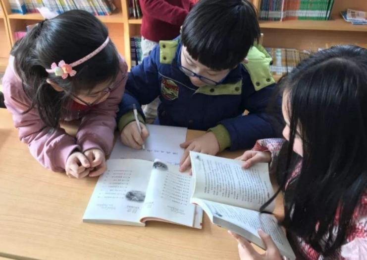 小学生总是为写作文发愁怎么办,孩子写作业犯愁怎么教育