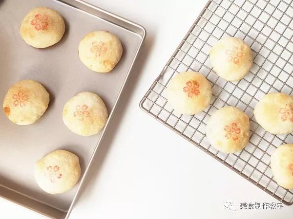 老爸的食光鲜花饼的做法,发面玫瑰花饼的美食做法