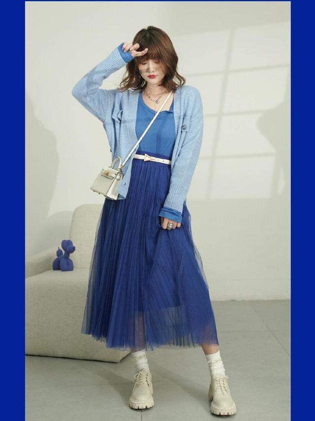 克莱因蓝色配色高级感,克莱因蓝到底有多显白