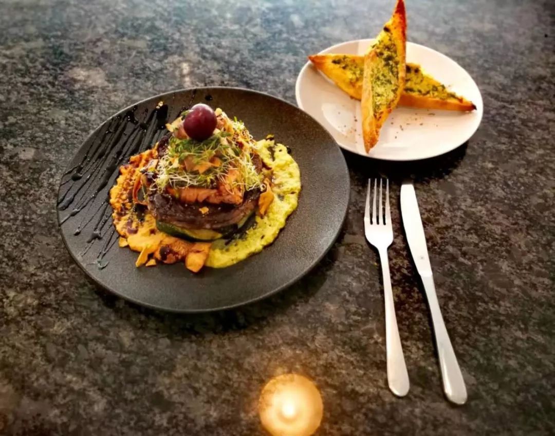 中国小伙去新西兰却横扫对手获得冠军，每份食材在手上都是艺术品