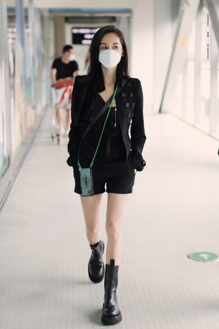 王子文日常运动鞋穿搭,小个子穿平底鞋如何显高