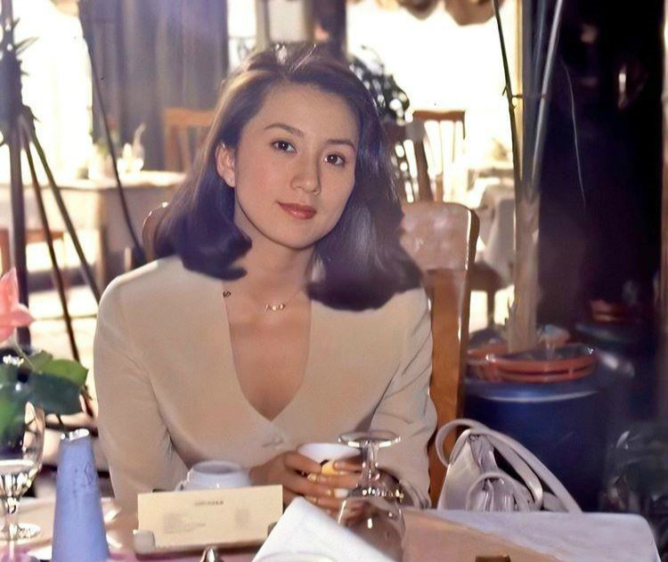 金喜爱50岁穿搭,金喜爱最新穿衣搭配