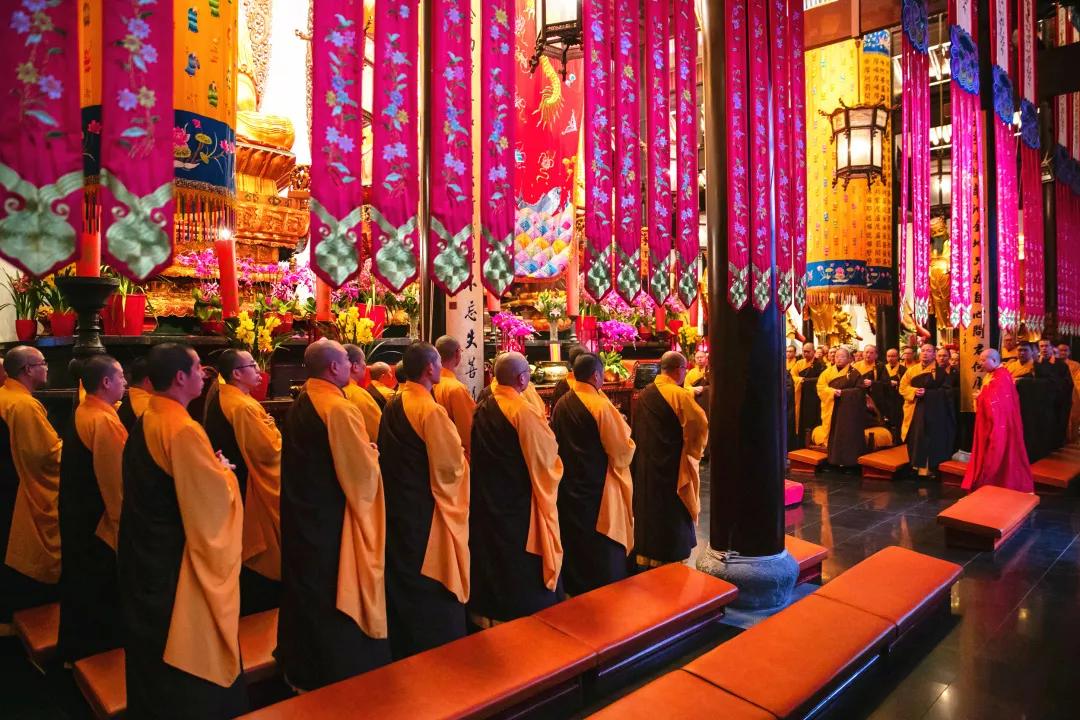 累了,想出家?醒醒吧,出家生活可不易