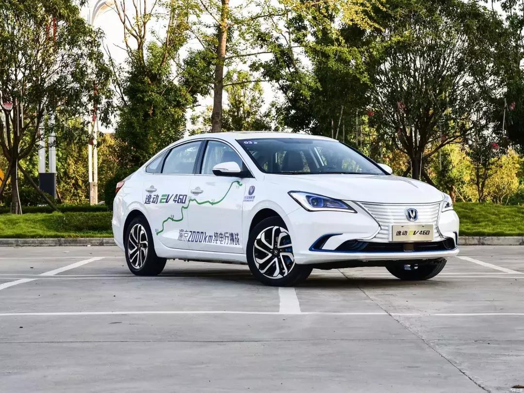 同一车型纯电汽车和燃油汽车价格,25万的电动车和15万的燃油车比较