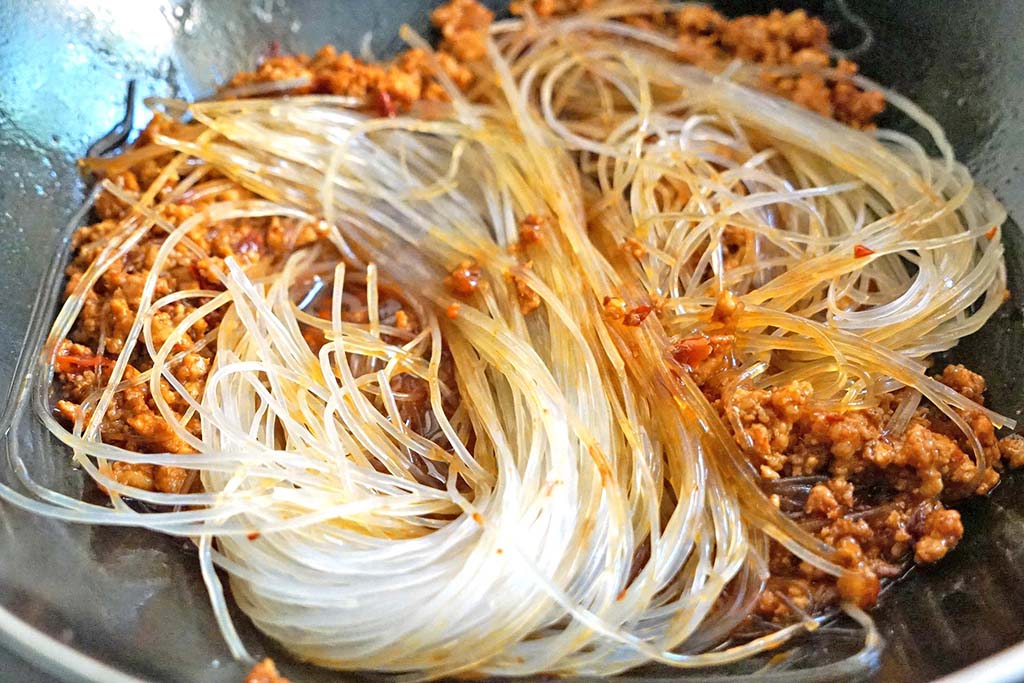 大厨炒薯粉条的做法,粉条怎样做才好吃不粘锅