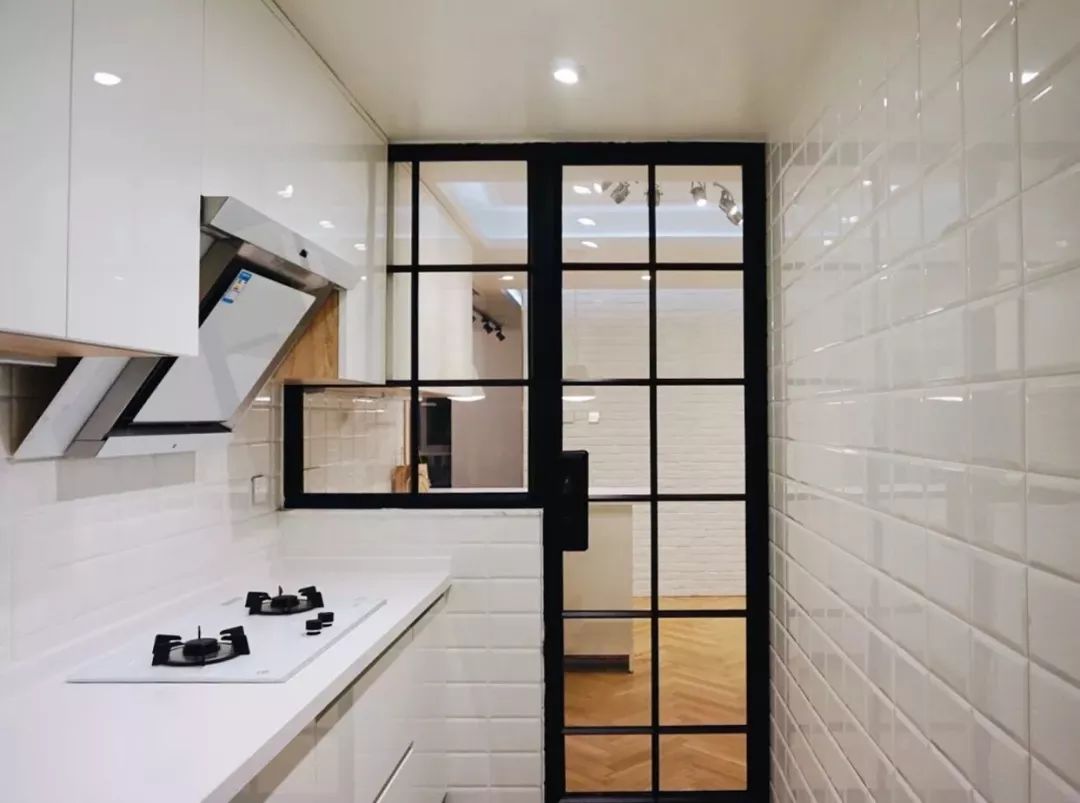 喷墙的白墙脏了怎么弄,白色墙体脏了一点怎么刷干净