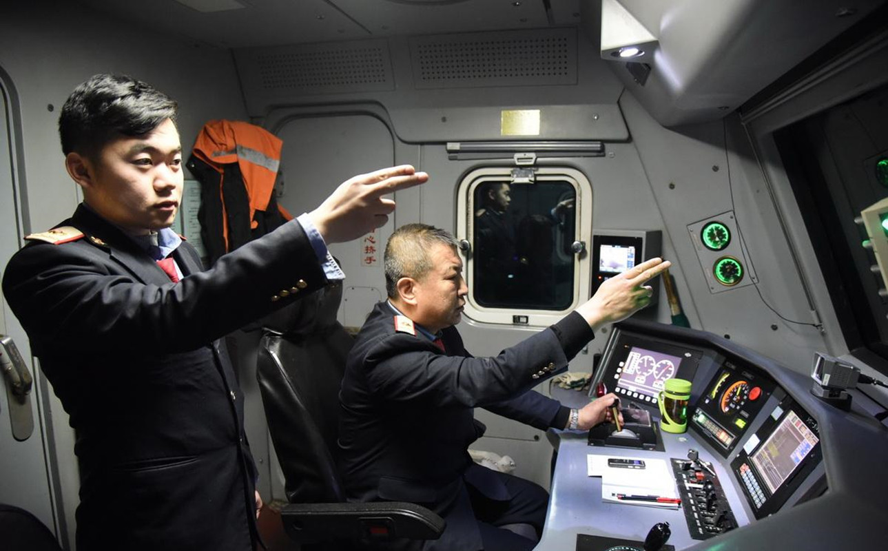 高铁司机月薪多少西安,高铁司机工资一般都是多少钱