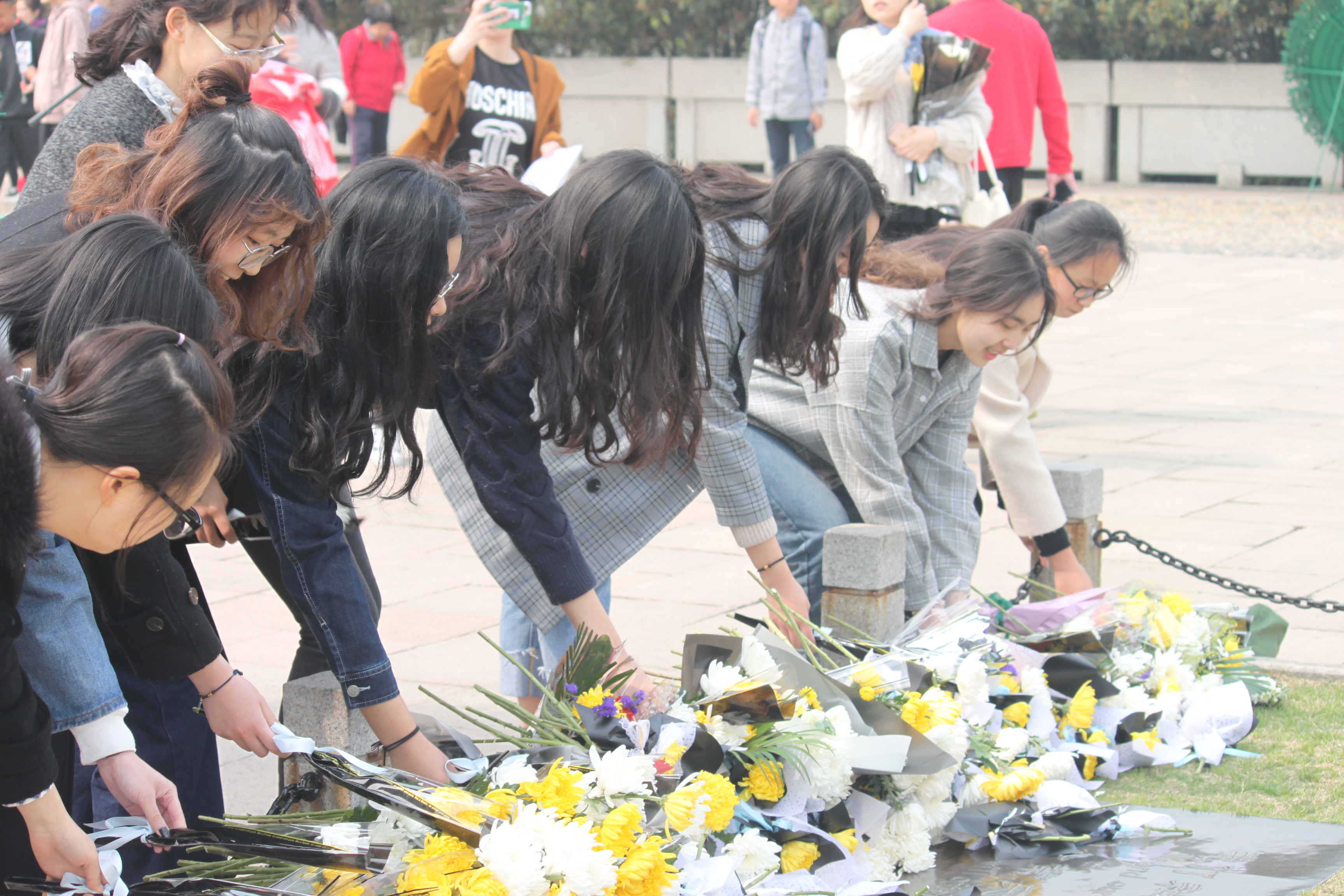 雨花台烈士陵园24只花圈意义,雨花台烈士纪念碑凭吊仪式