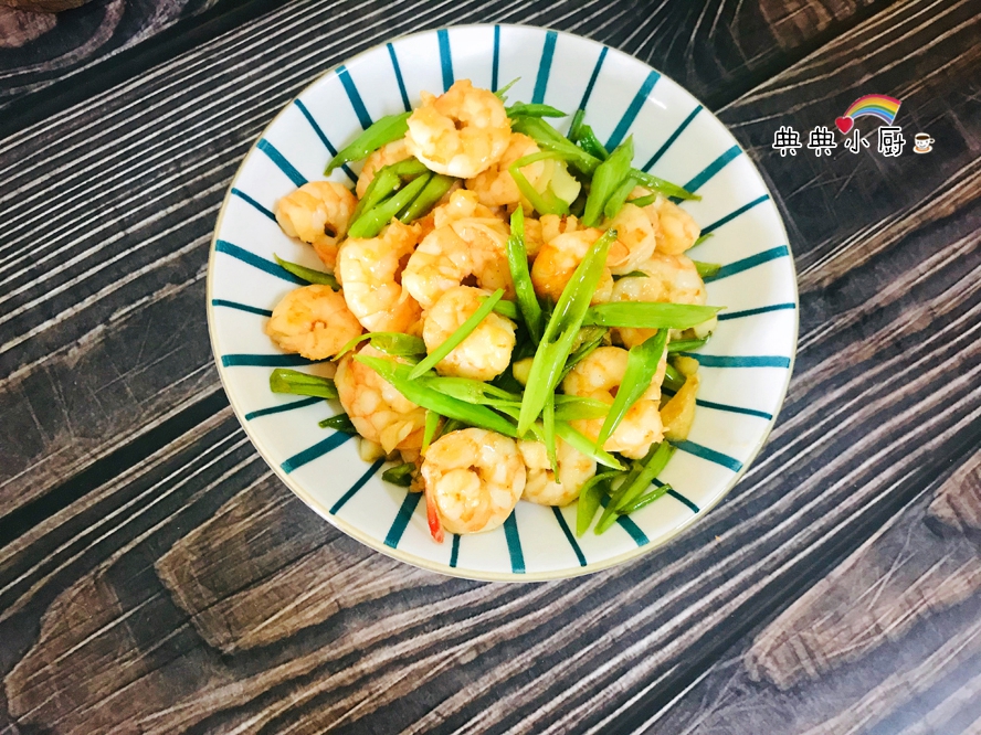 怎么做虾烧好吃又简单,这样做虾外酥里嫩全家老小都爱吃