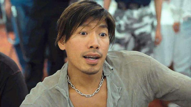 周润发介绍梁家辉赌圣搞笑片段,发哥梁家辉赌神经典片段