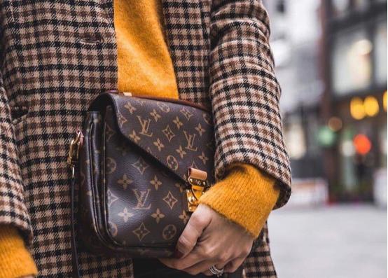 怎么鉴别真假lv包包,如何识别真假lv包包