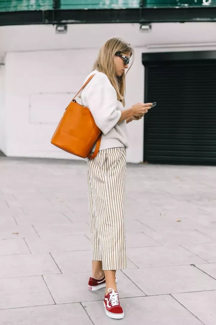 刘雯高圆圆必备私服,刘雯高圆圆女神都钟爱纯色连衣裙