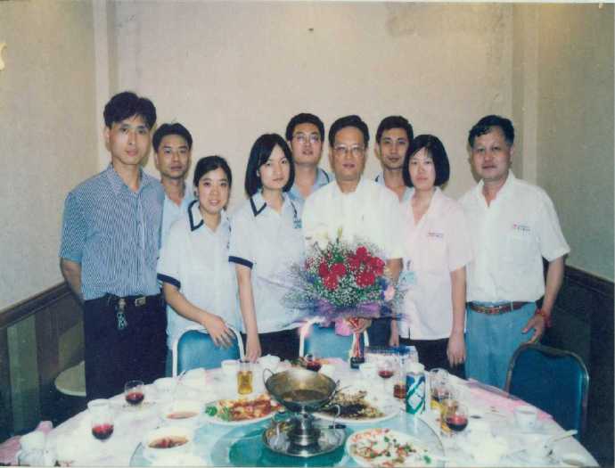 富士康女工创立的代工厂,富士康流水线女工