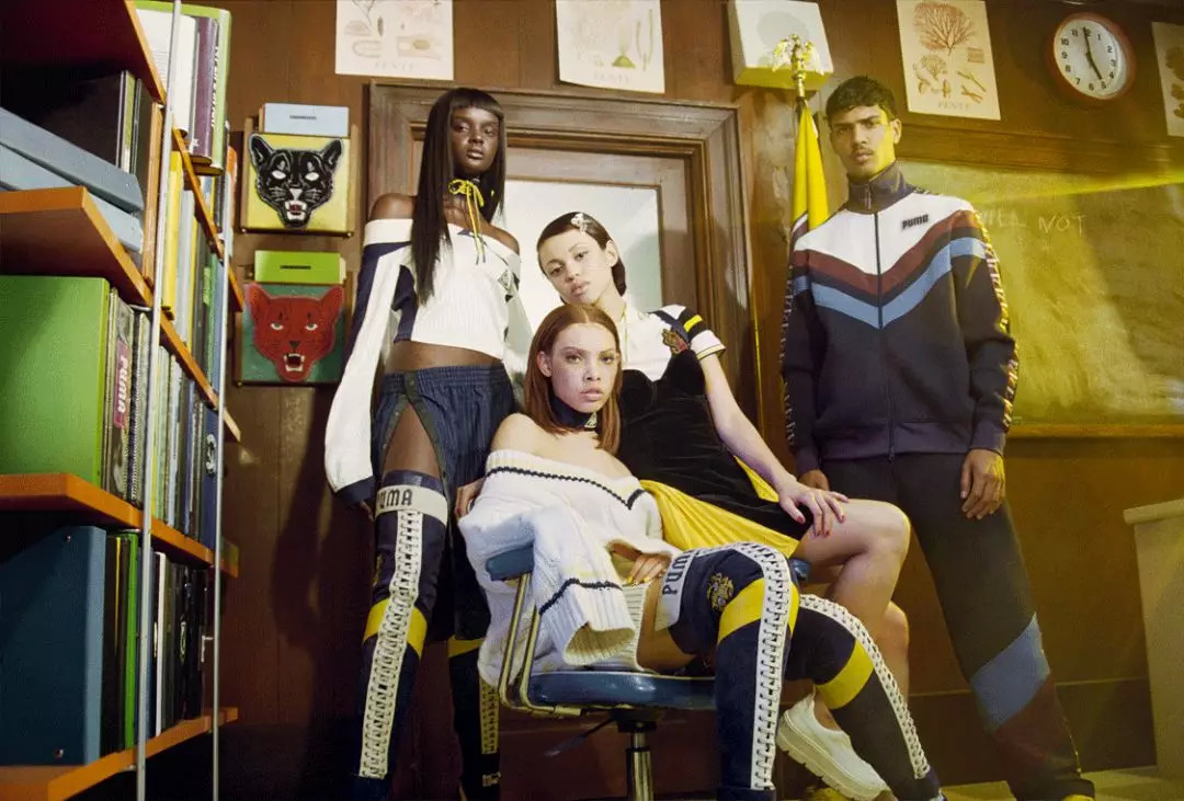 rihanna只靠副业微商赚6个亿,rihanna副业赚多少钱