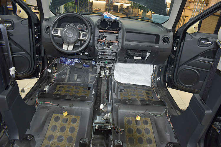 佛山首指-大能汽车隔音,吉普汽车隔音改装大能、大麦隔音除异味