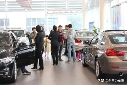 4s店为什么喜欢贷款买车的人,4s店销售员为何让顾客贷款买车