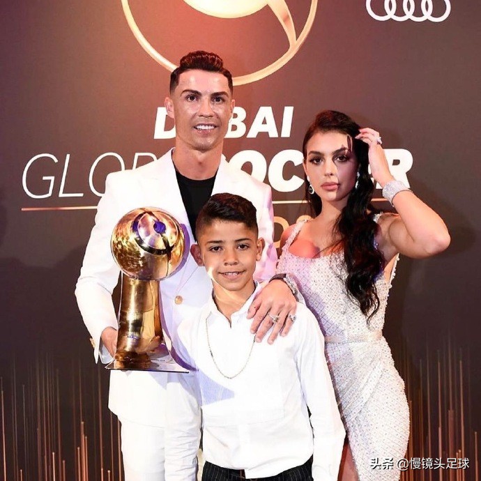 c罗和迷你罗同框照片,c罗给迷你罗庆祝6岁生日
