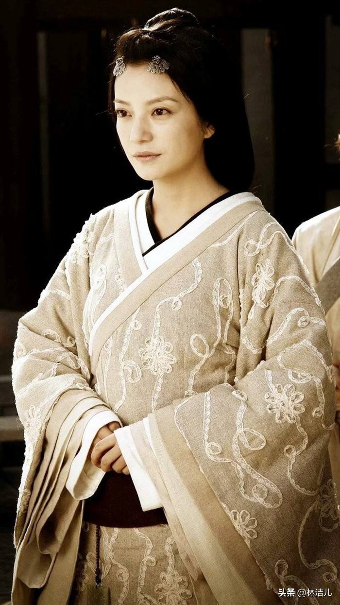 36岁的张钧甯“冻龄”人设不保？眼纹遮不住，周迅也有这个问题？