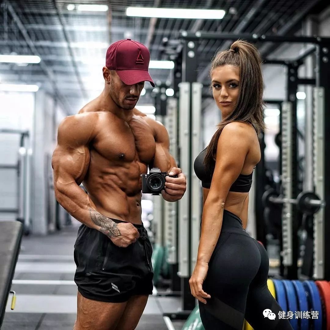 远离类固醇！34岁肌肉*男猛**身材炸裂，却无法让老婆怀孕...