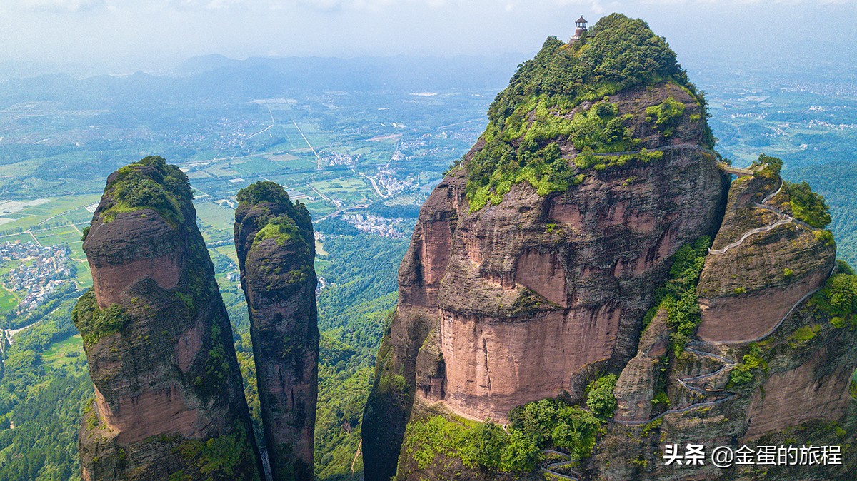 江浙地区唯一的一处世界自然遗产名录的神奇景观,丹霞地貌江郎山