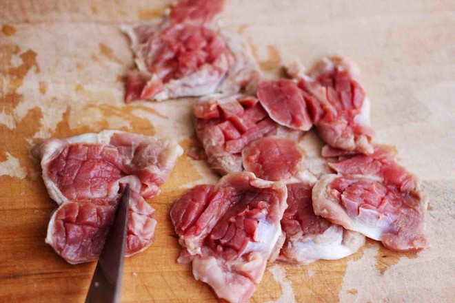 鸡胗炒鸡胗需要焯水吗,炒鸡胗用不用先煮熟