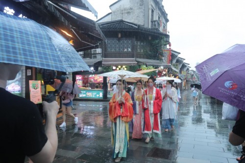 “直播清河坊”带你品味“老杭州”的味道
