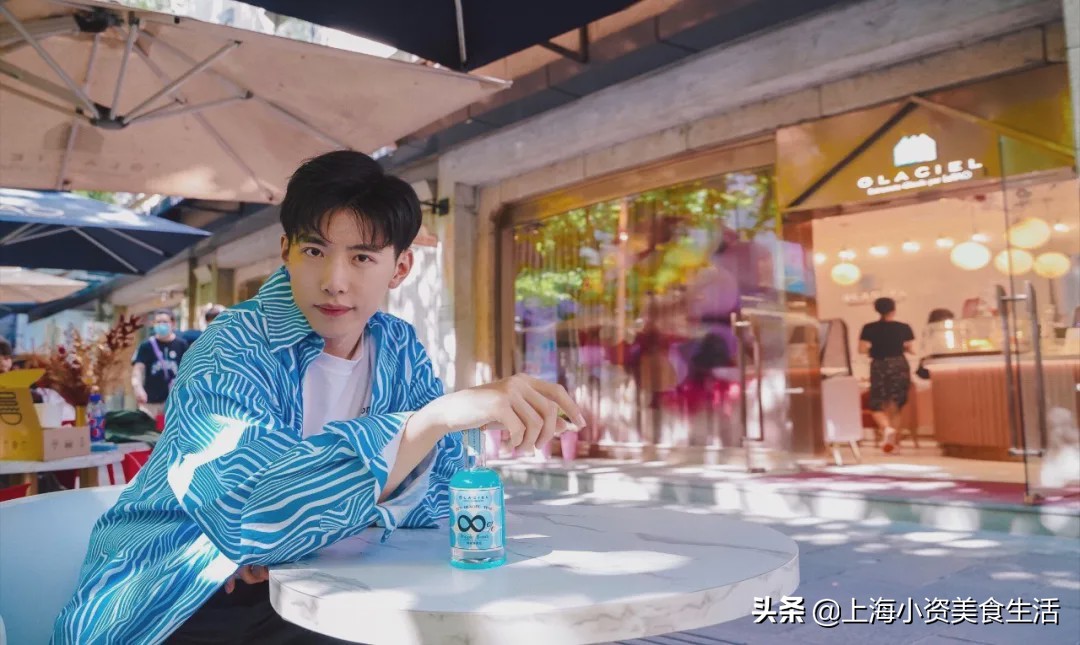 夏天的微醺感觉从一杯美酒开始,关于夏天的一切美好都藏在风景里