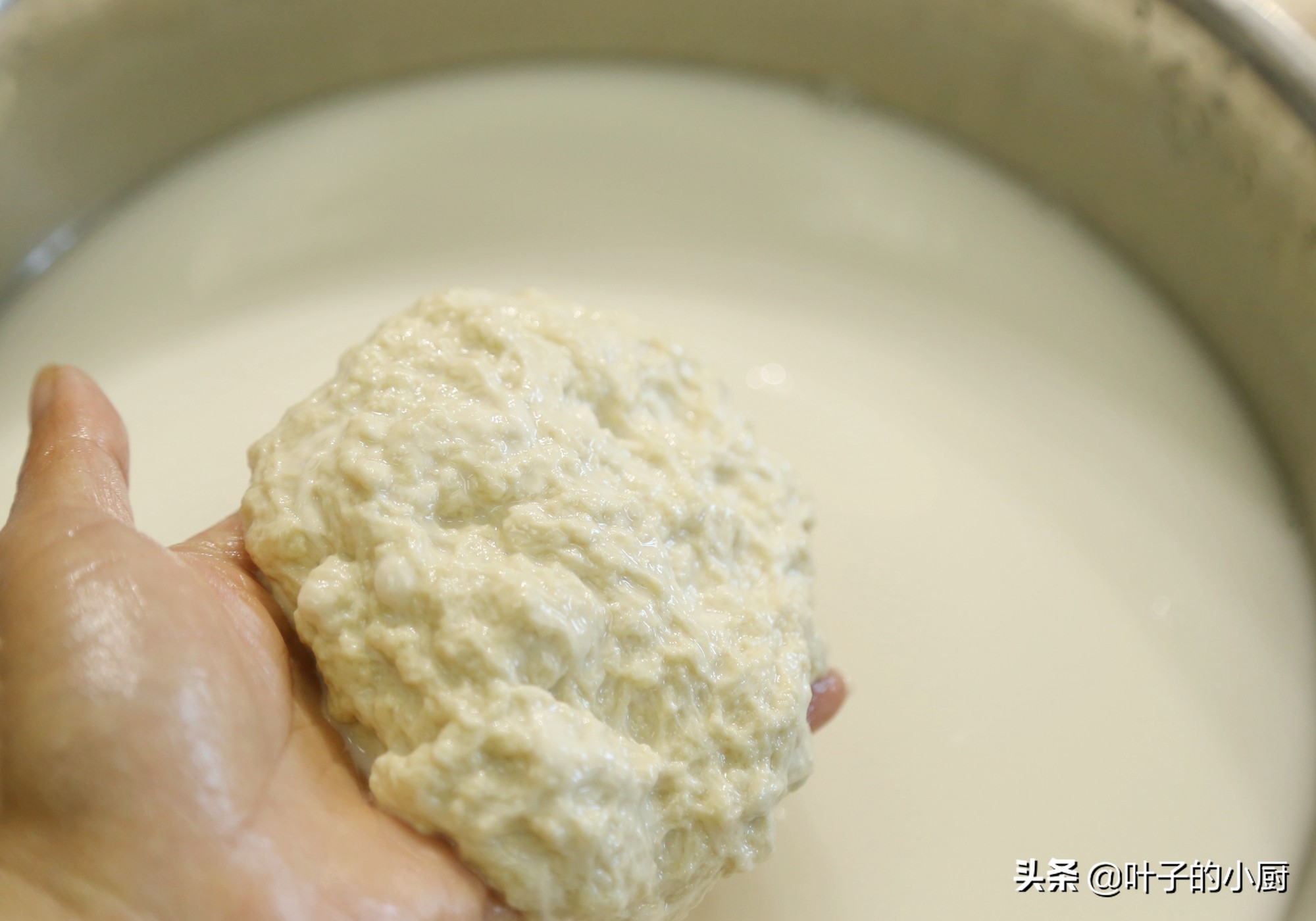 正宗凉皮做法超详细教程,正宗凉皮的做法与配方全过程