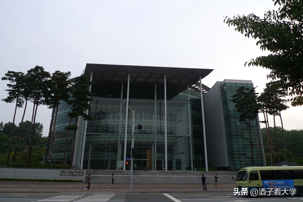 韩国工科实力最强的大学之一！教学质量和学习环境相得益彰