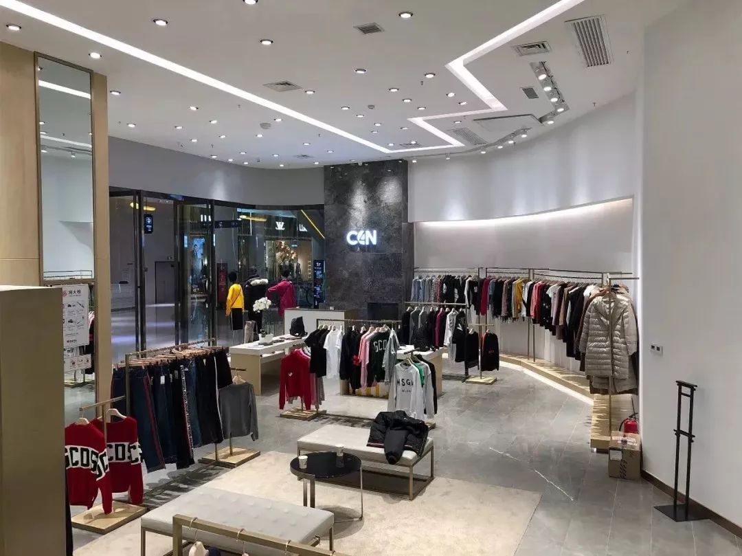 它是近半年最值得剁手的新包！C4N带来第一眼就爱上的包包