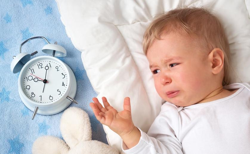 宝宝夜里不好好睡觉总醒怎么办,宝宝白天不睡好影响晚上睡眠